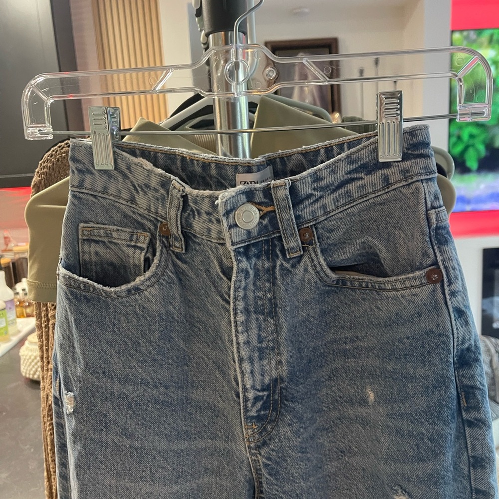 Zara jeans size O. Perfect condition.